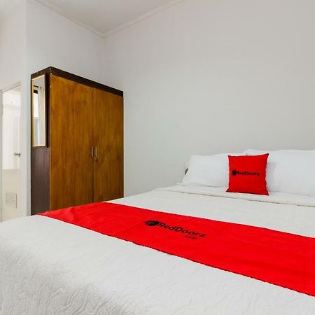 Reddoorz Syariah Near Pondok Indah Mall 3 Dżakarta Zewnętrze zdjęcie